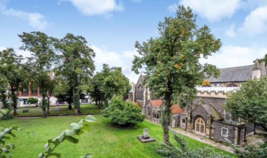 Main image of property: 30-32 Thames Street, Kingston upon Thames, Surrey, KT1 1PE