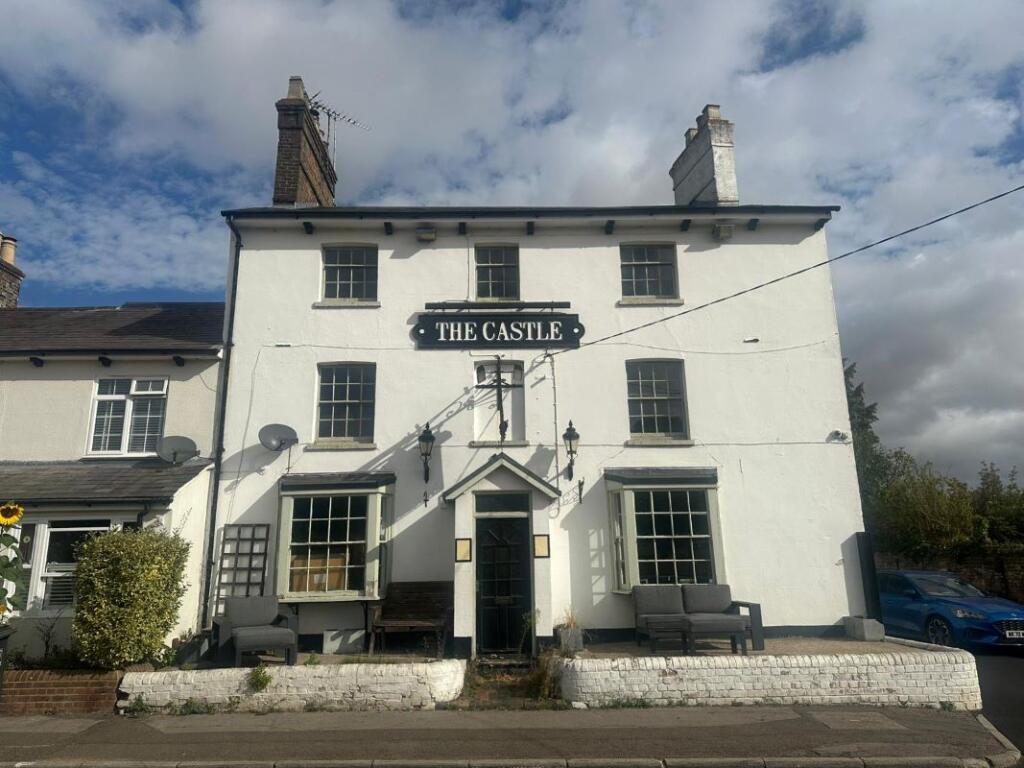 Main image of property: The Castle Inn, Park Road, Tring, Hertfordshire, HP23 6AT