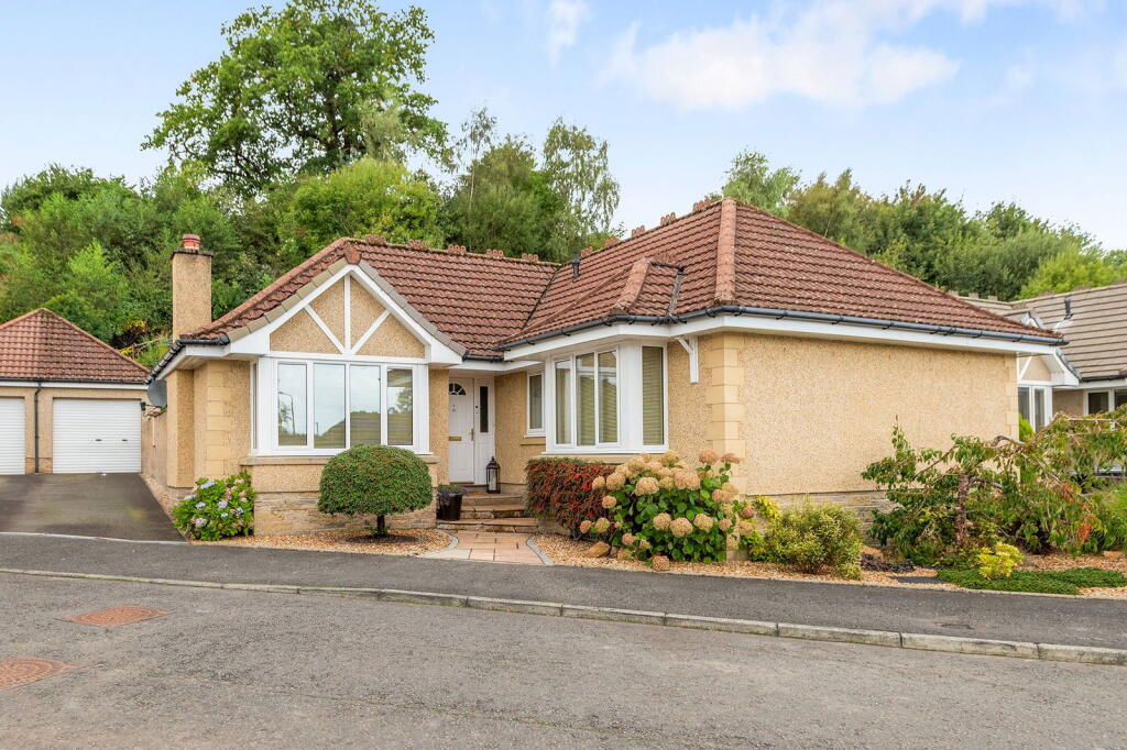 Main image of property: 11 Sneddon Place, Airth, FK2 8GH