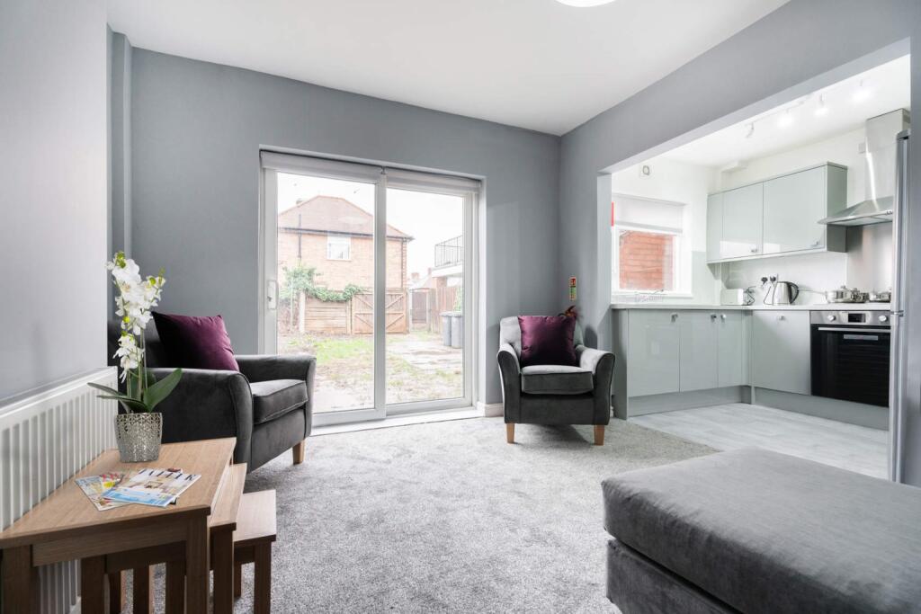 Main image of property: Queens Road, Beeston, Nottingham, NG9