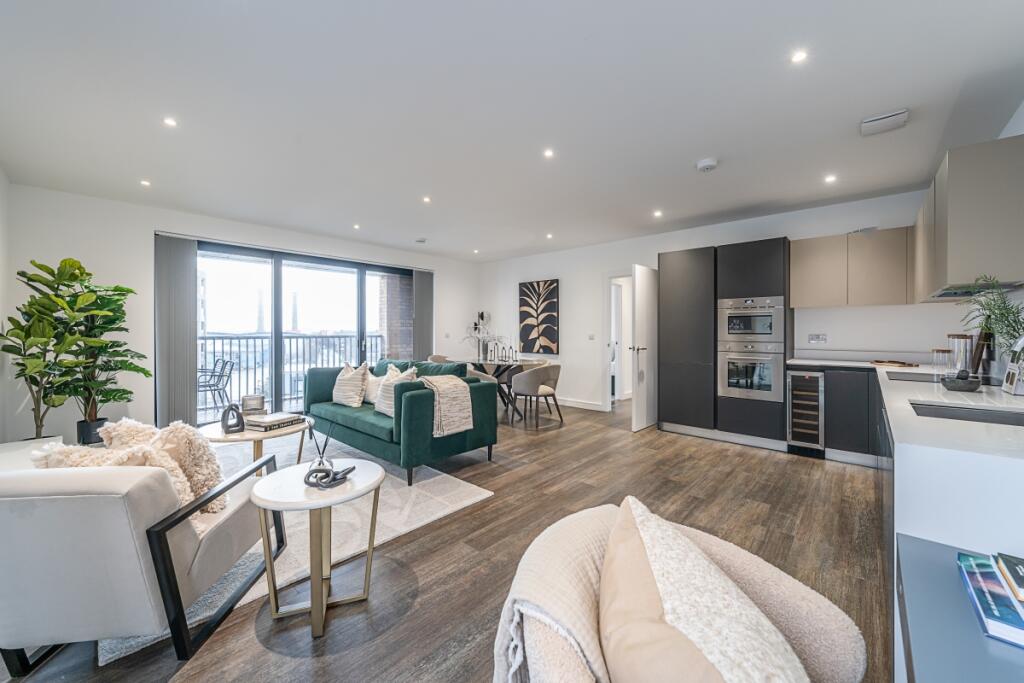Main image of property: Watteau Square London CR0