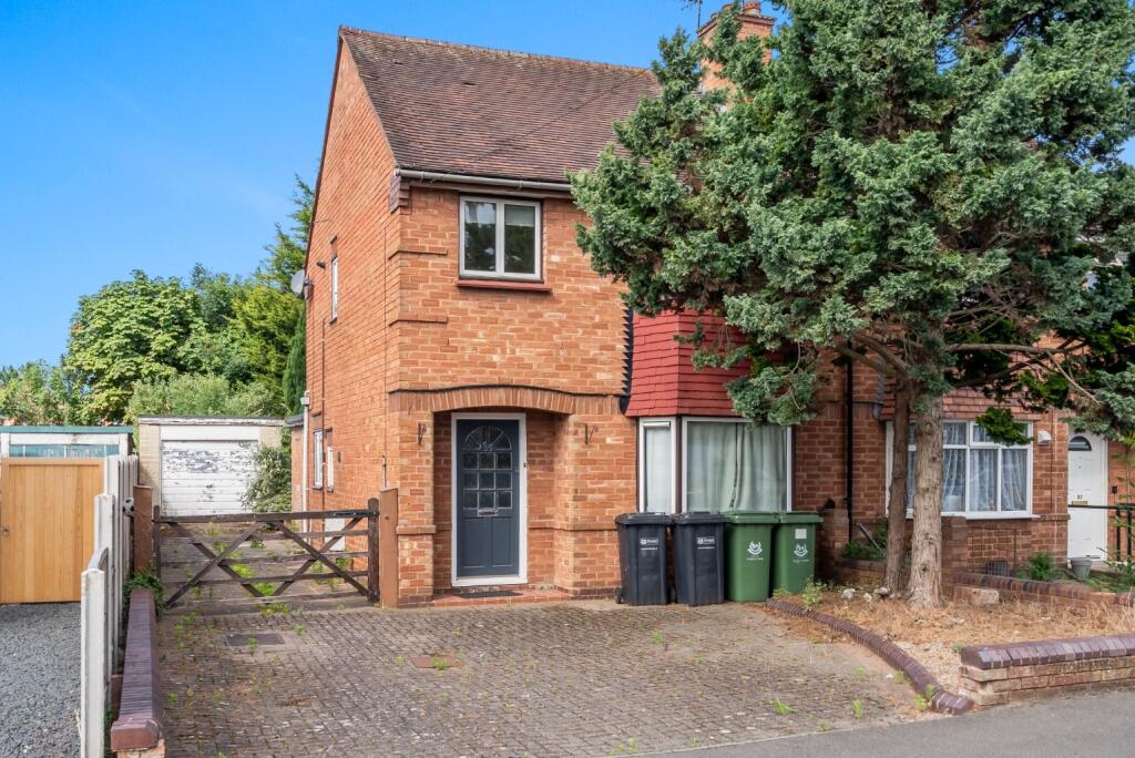 Main image of property: Available SEPT 2026 - 5 Rooms - Blenheim Road