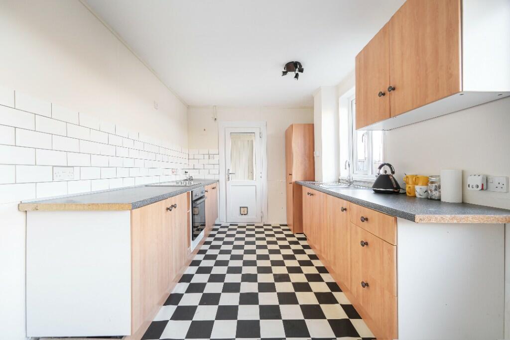 Additional property image - 14 Shaws Way, Bath, Somerset, BA2