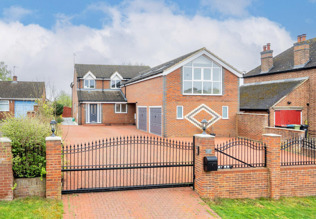 Main image of property: London Road, Loughton, Milton Keynes MK5