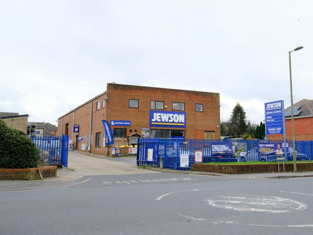 Main image of property: Buildings and Yard, 37-39 Cove Road, Farnborough, GU14 0EJ
