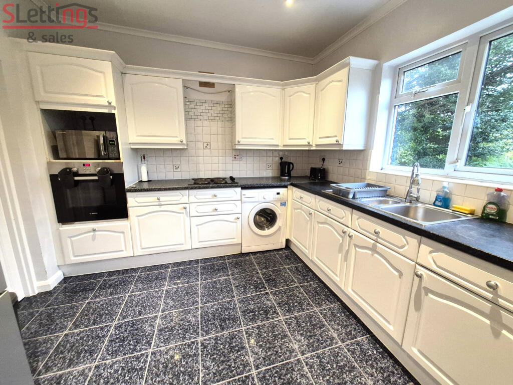 Main image of property: Hendon, NW4 4TE
