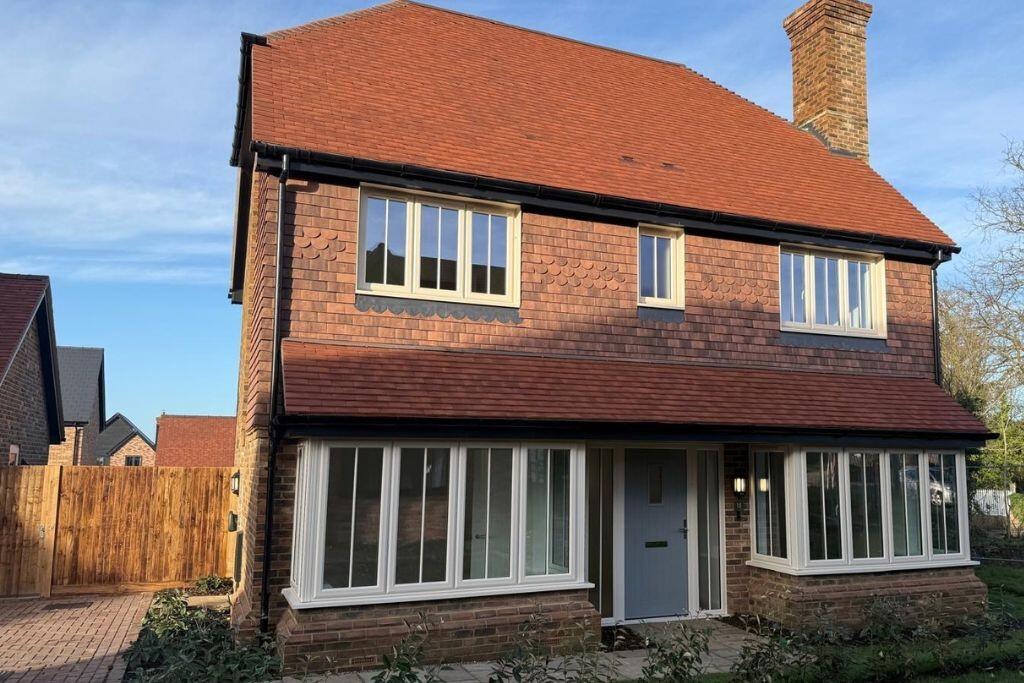 Main image of property: View Road,
Cliffe Woods,
Rochester,
ME3 8JQ