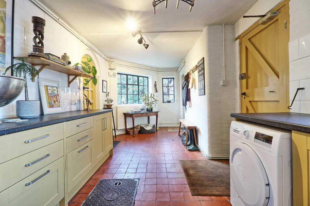Additional property image - High Street, Thorpe-le-Soken, Clacton-on-sea, CO16 0DY