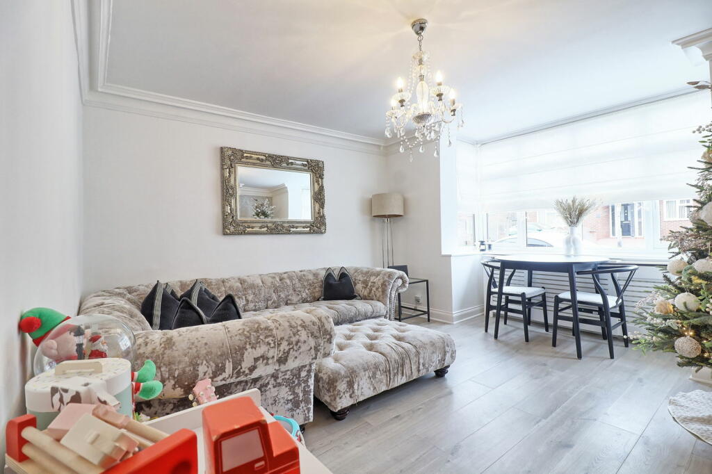 Additional property image - Essex Road, Burnham-on-crouch, CM0 8EQ