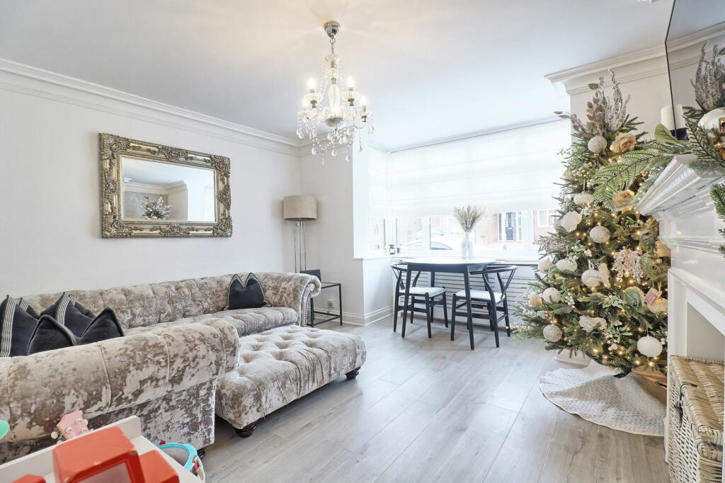 Additional property image - Essex Road, Burnham-on-crouch, CM0 8EQ