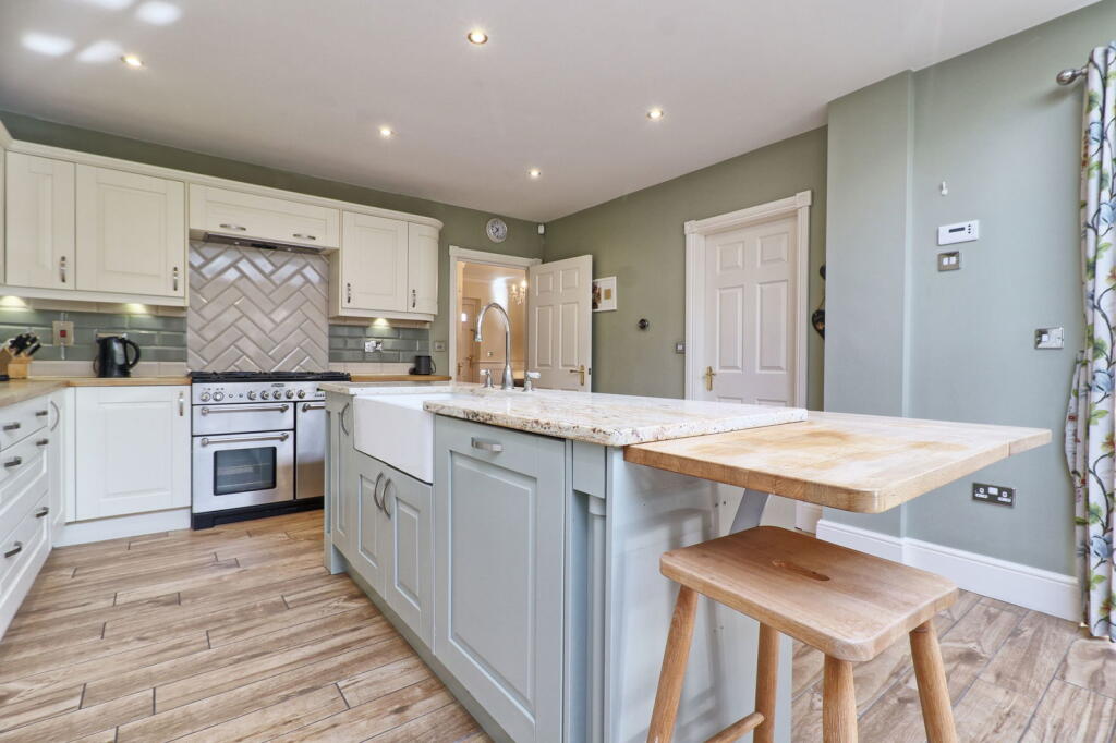 Additional property image - Vicarage Court, Southminster, CM0 7GZ