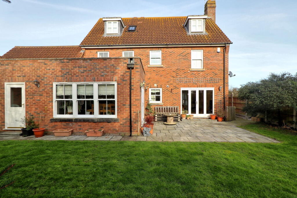 Additional property image - Vicarage Court, Southminster, CM0 7GZ