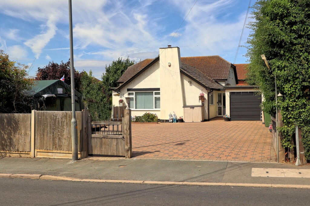 6 bedroom detached bungalow