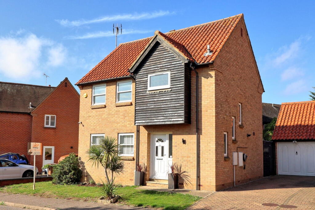Main image of property: Thorins Gate, South Woodham Ferrers, Chelmsford, CM3 5ZH