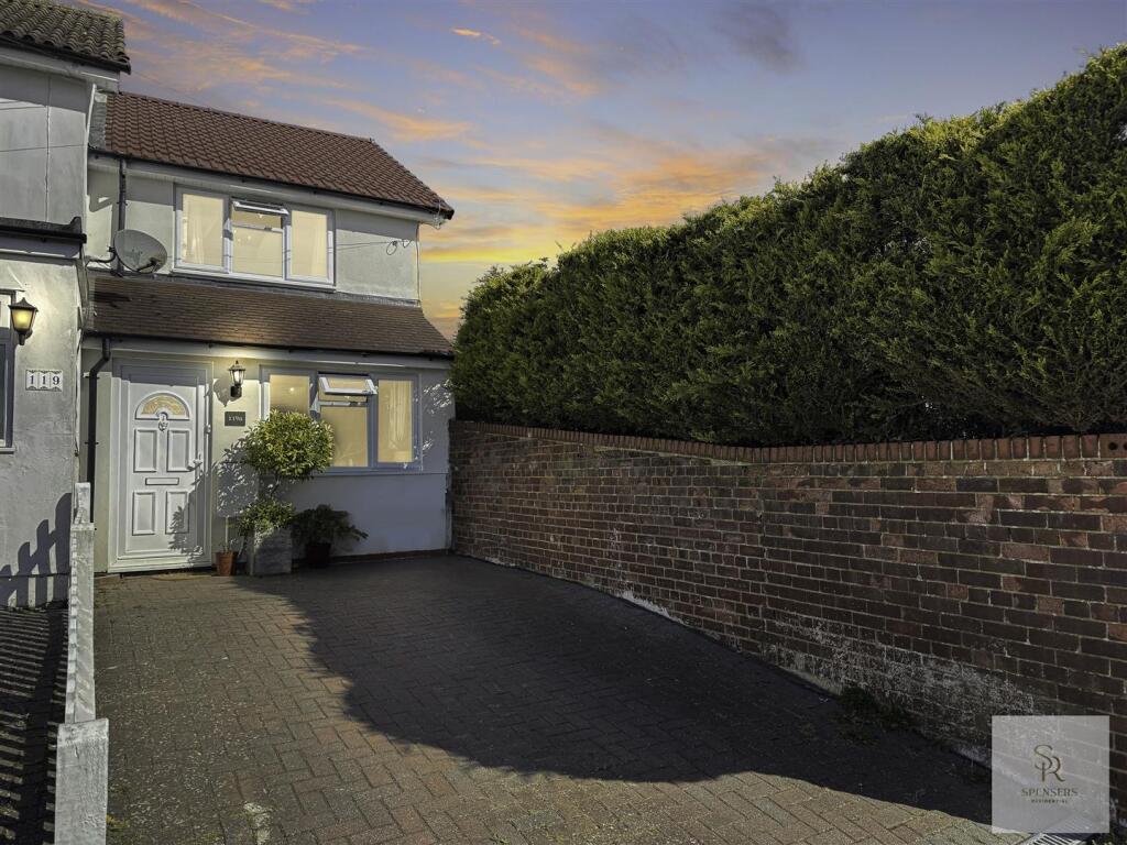 Main image of property: Great Elms Road, Hemel Hempstead, HP3