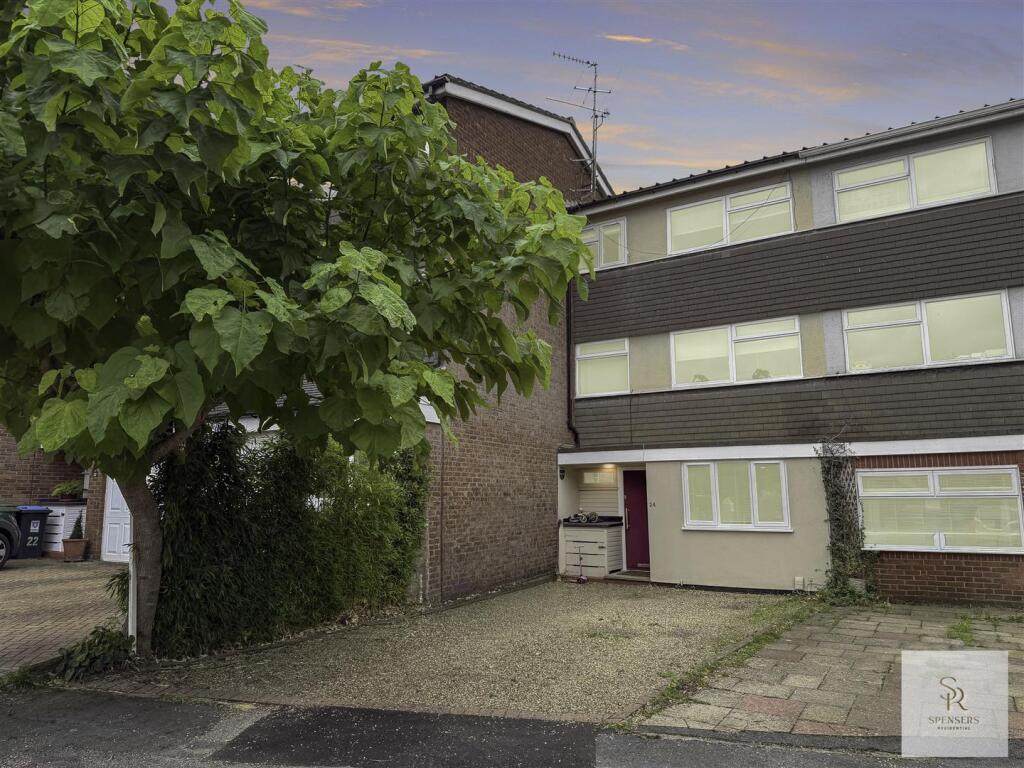 Main image of property: Standring Rise, Hemel Hempstead, HP3