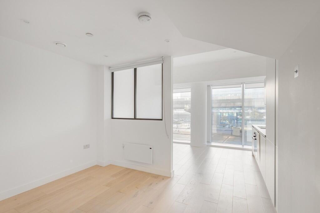 Main image of property: Great West Road, London, TW8