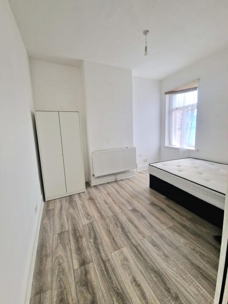 Main image of property: diana st first floor