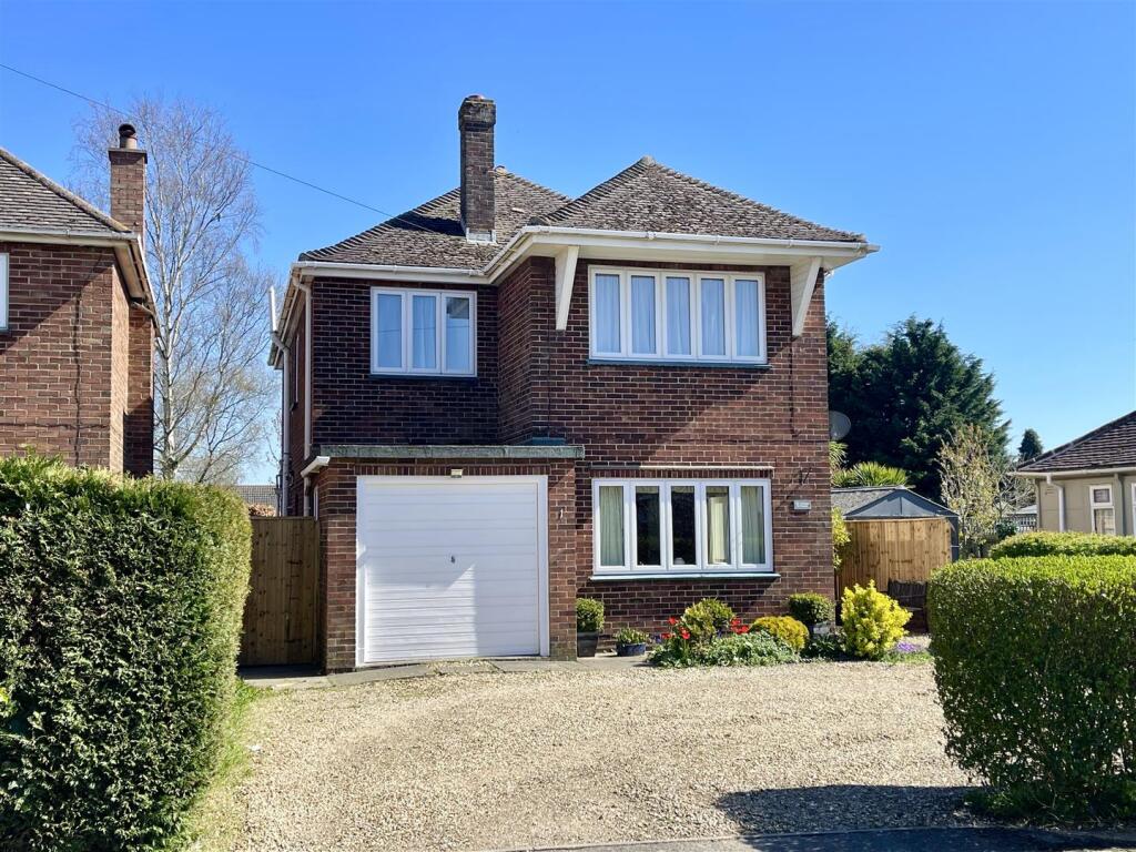 Main image of property: Crossgate Crescent, Pinchbeck, Spalding