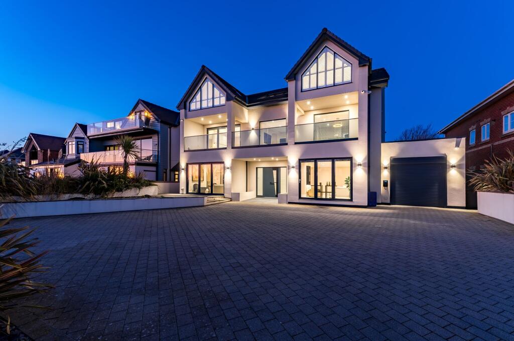 Main image of property: Inner Promenade, Lytham St. Annes, FY8