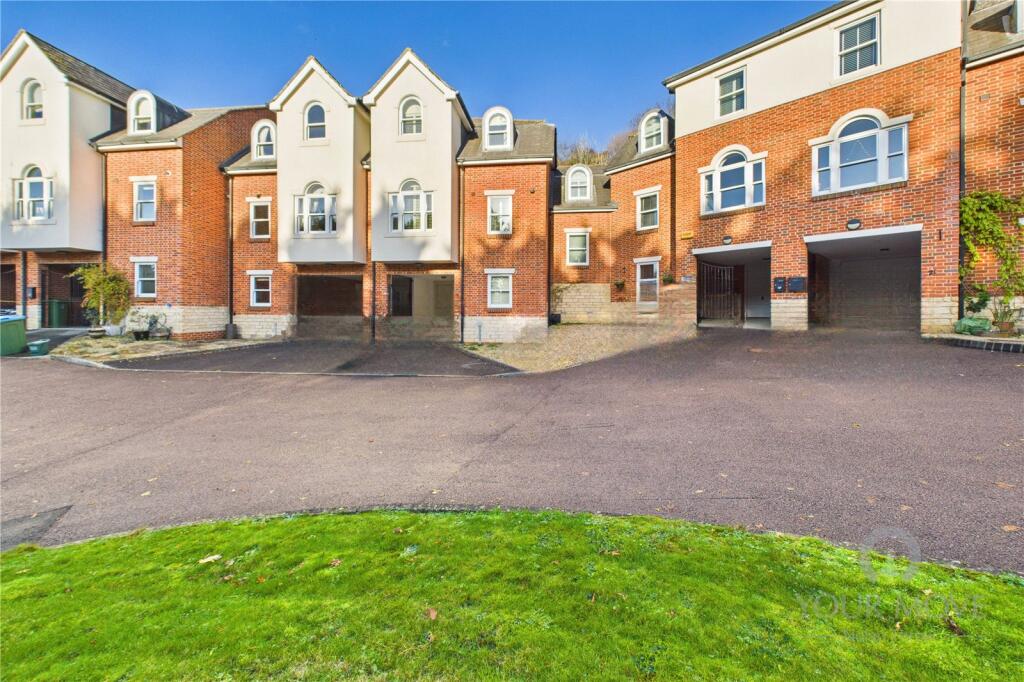 Main image of property: Sandmartin Close, Buckingham, Buckinghamshire, MK18