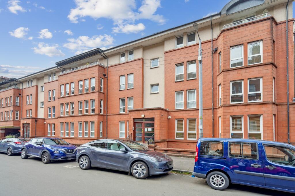 Main image of property: Waverley Street, Flat 2-2, Shawlands, Glasgow, G41 2EA