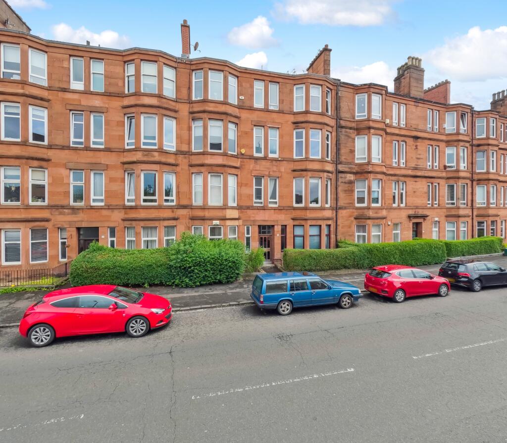 Main image of property: King's Park Road, Flat 3-2, Mount Florida, Glasgow, G44 4TX