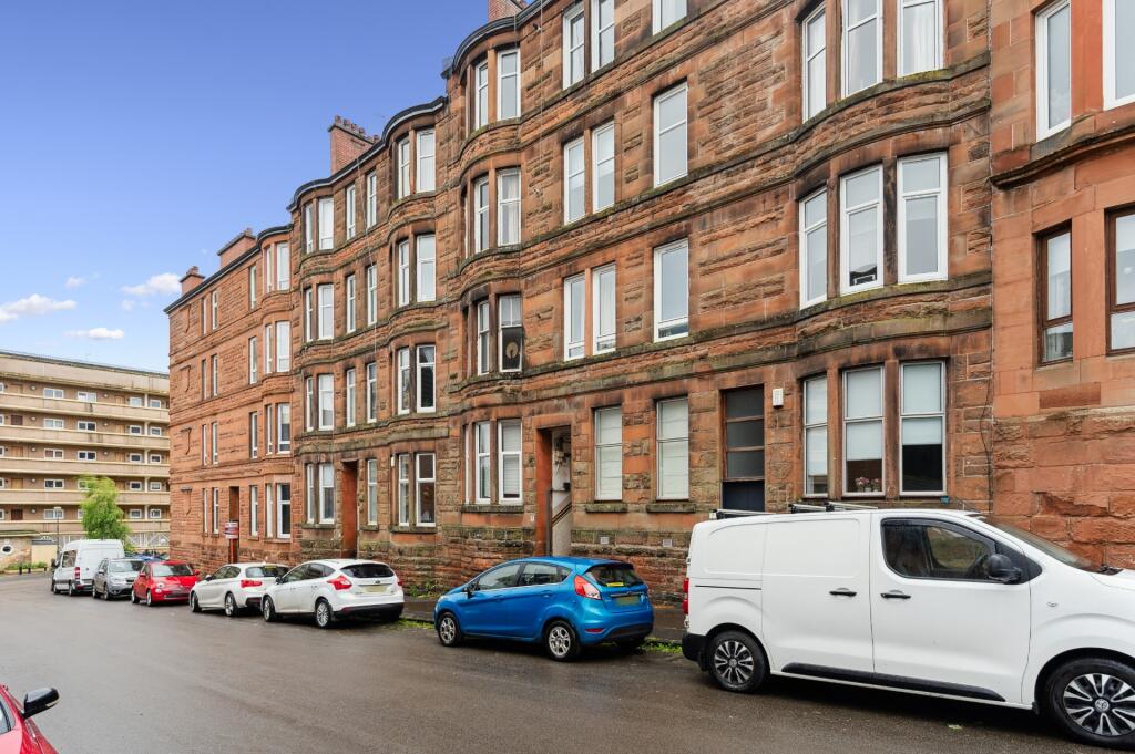 Main image of property: Laurel Place, Flat 2-2, Thornwood, Glasgow, G11 7RE