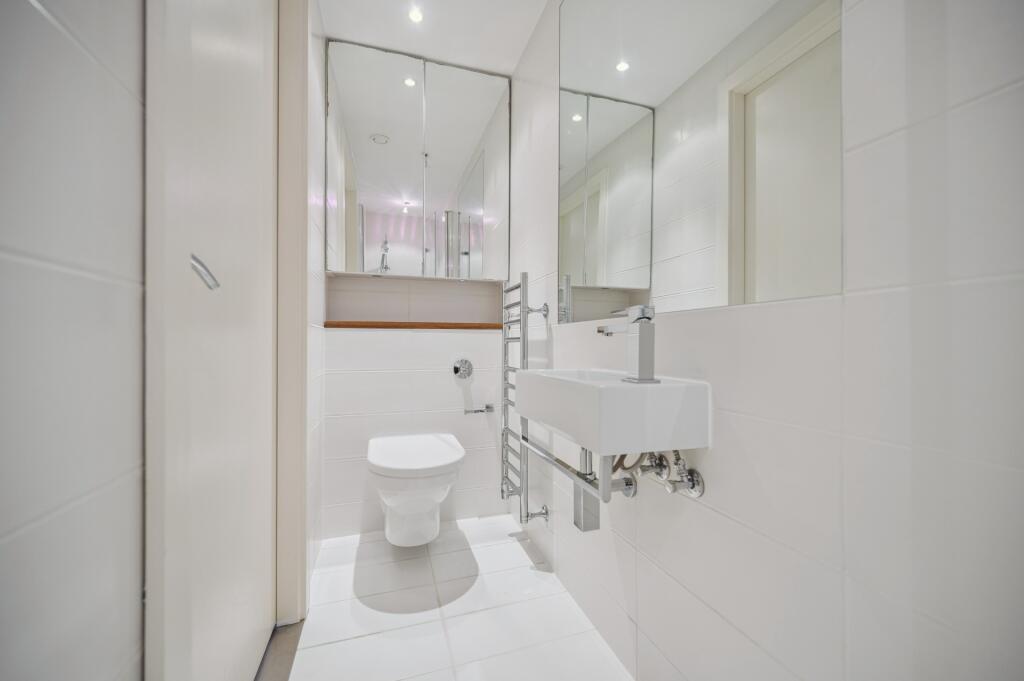 Main image of property: Meadowside Quay Walk, Flat 10-2, Glasgow Harbour, Glasgow, G11 6EE