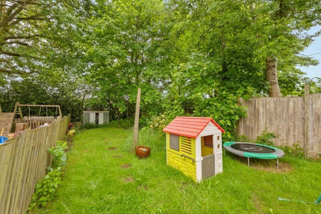 Additional property image - 6 Lime Grove, Warlingham, Surrey, CR6 9DB