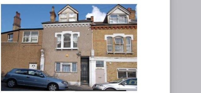 Main image of property: Flat 2, 1 Ridsdale Road, London, SE20 8AG