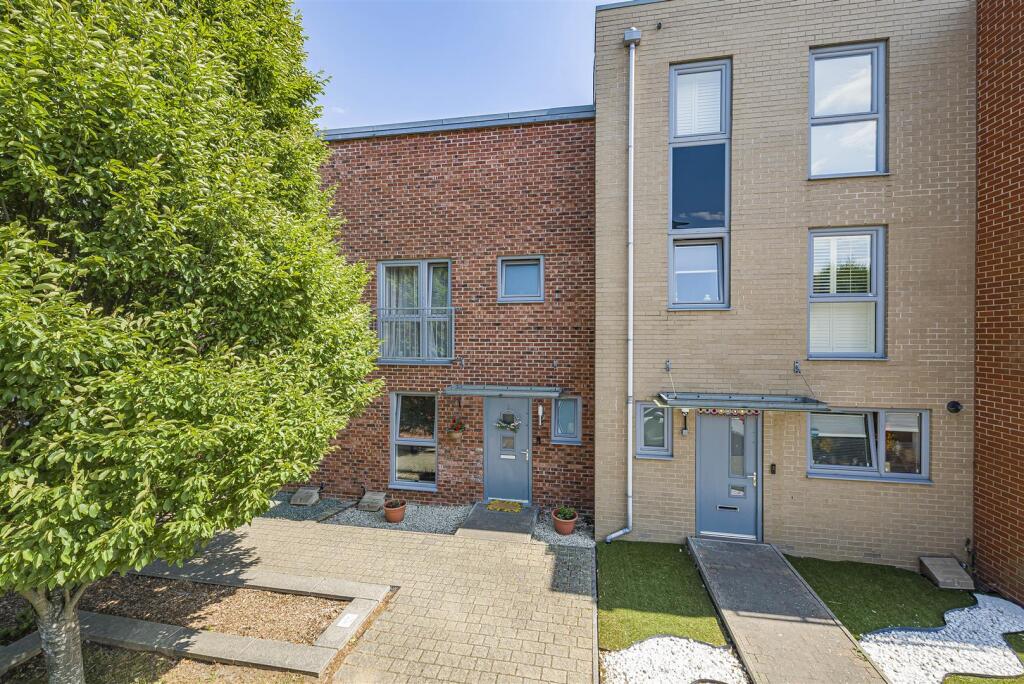 Main image of property: Shiers Avenue, Dartford, DA1 5FQ