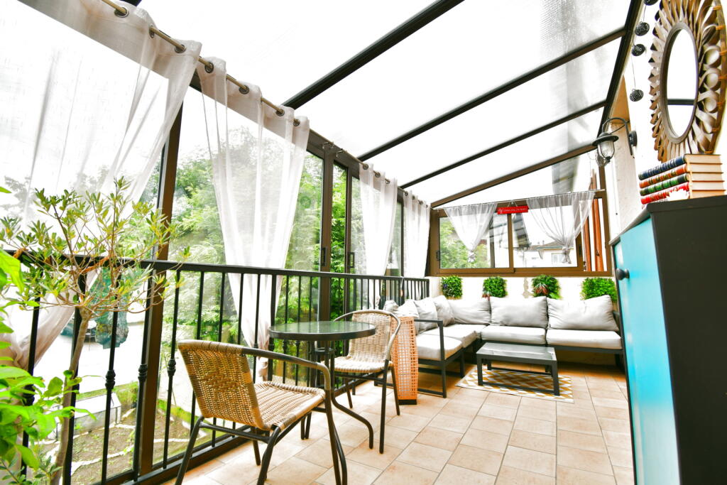 Main image of property: 01000 bourg-en-bresse