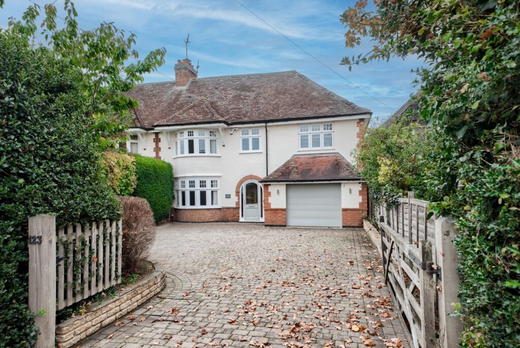 Main image of property: Banbury Road, Stratford-upon-Avon, CV37