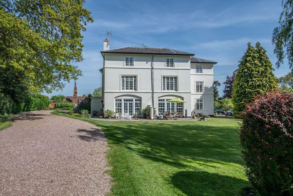 Main image of property: Flat 5, Beaudesert Park, Birmingham Road, Henley-in-Arden, B95 5QB