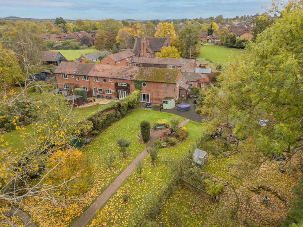 Main image of property: 2B Priory Court, Studley, Warwickshire, B80 7BB