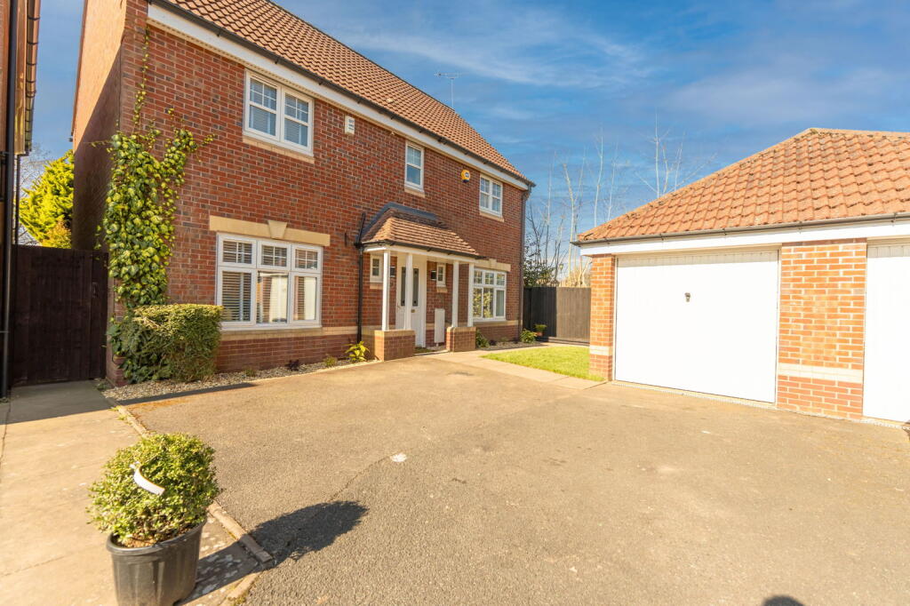 Main image of property: Jackfield Close, Redditch, B98 0BF