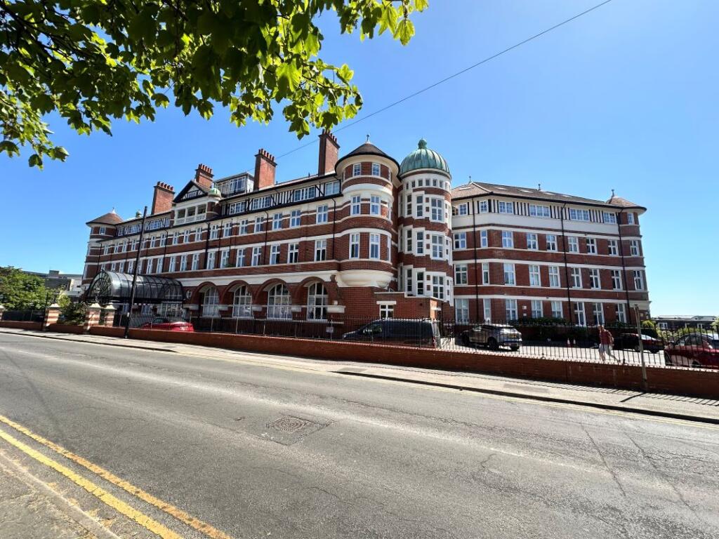 Main image of property: Flat 35 Burlington East Mansions, 11 Owls Road, Bournemouth, Dorset, BH5 1AT