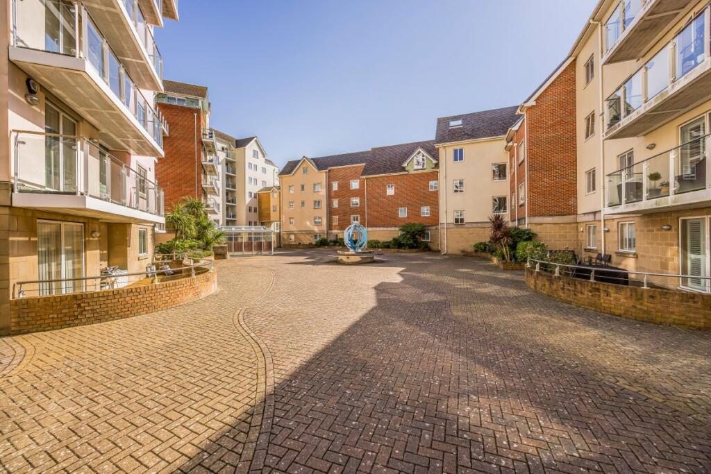 Main image of property: Flat 14 Honeycombe Beach, Honeycombe Chine, Boscombe, Bournemouth, Dorset, BH5 1LE