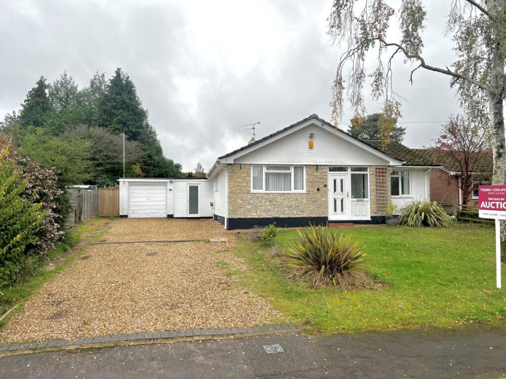 Main image of property: 11 Compton Beeches, St. Ives, Ringwood, Hampshire, BH24 2PN