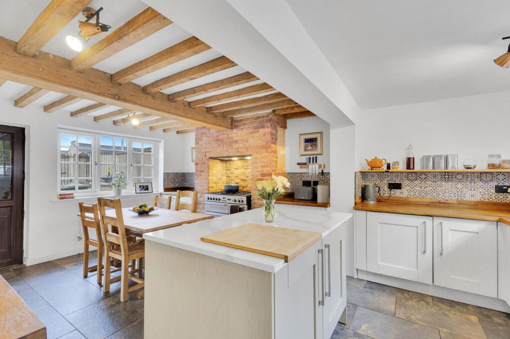 Main image of property: High Street, Misterton DN10