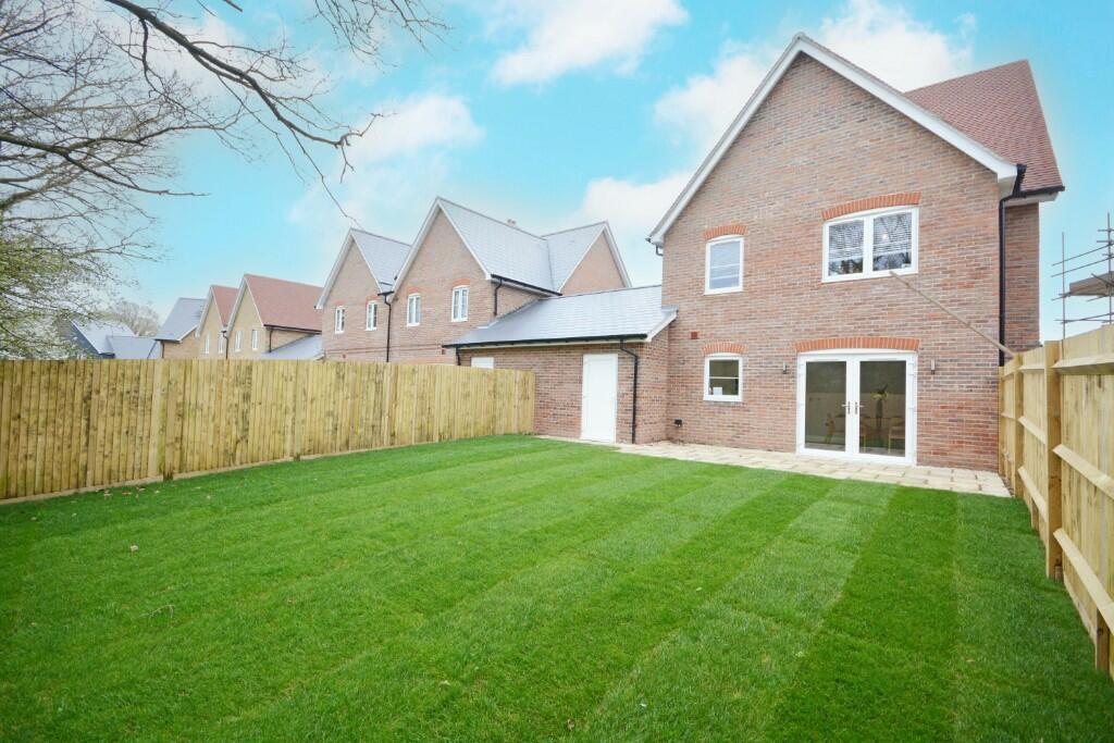 Additional property image - Hawthorn Close, Bicknacre, 
CM3 4FQ