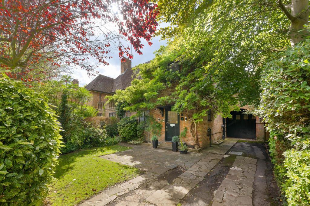 Main image of property: Raeburn Close, Hampstead Garden Suburb, London, NW11