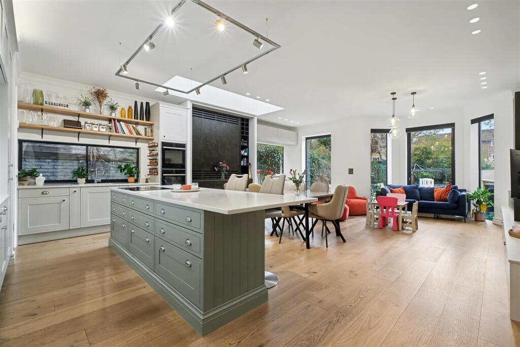 Main image of property: Windsor Road, Finchley, London, N3