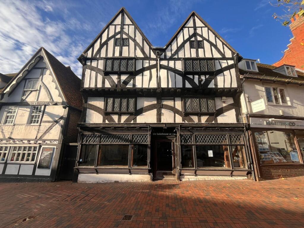 Main image of property: 124 High Street, Tonbridge, TN9 1AS