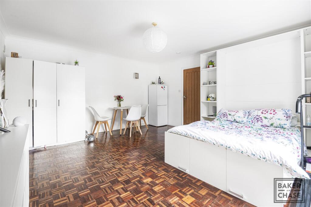Main image of property: High Street, Southgate, London