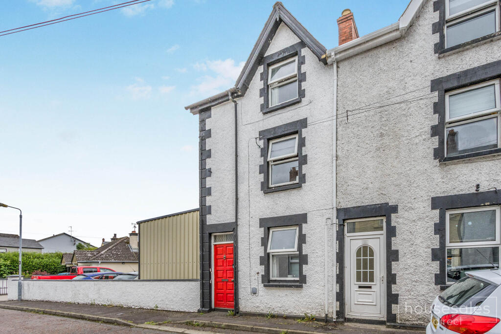 4 bedroom end of terrace house