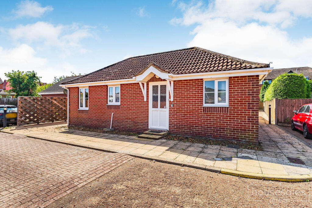 Main image of property: Glaven Close, North Walsham, NR28