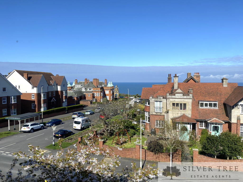 Main image of property: 1A Holbeck Hill, Scarborough, YO11 2XE