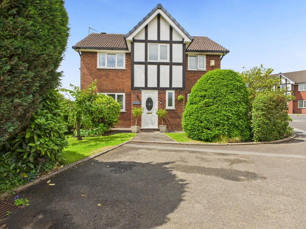 Main image of property: Raven Close, Droylsden, Manchester, M43